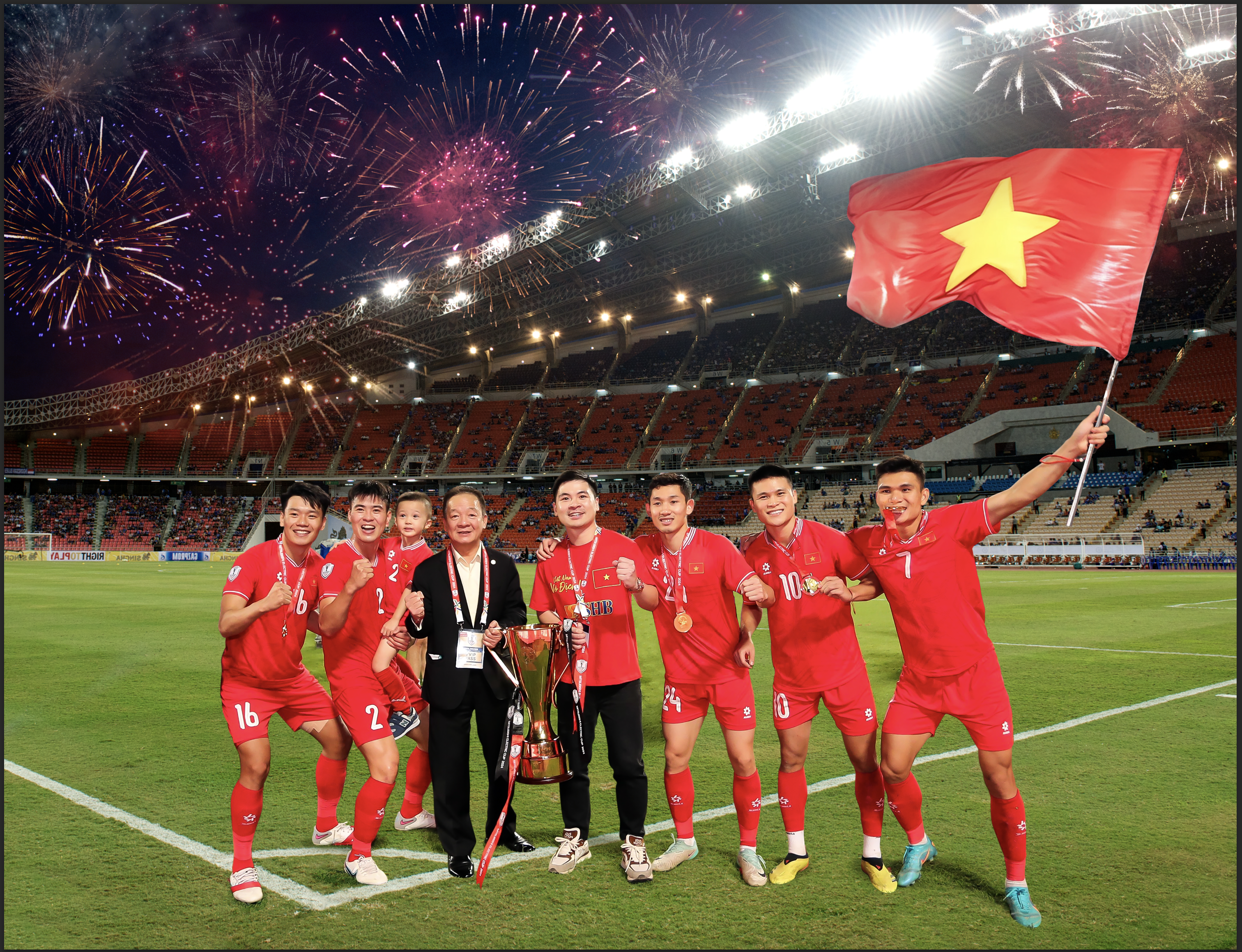 Bầu Hiển ăn mừng chức vô địch ASEAN Cup 2024 cùng các cầu thủ Hà Nội FC góp mặt trong đội hình tuyển Việt Nam. Ảnh: T&T Group.