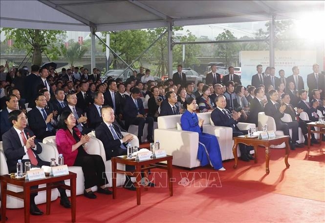 Tổng Bí thư, Chủ tịch nước Tô Lâm và Phu nhân cùng Đoàn đại biểu cấp cao Việt Nam dự Lễ khởi động Liên hoan nhân dân biên giới Việt Nam – Trung Quốc năm 2026. Ảnh: TTXVN