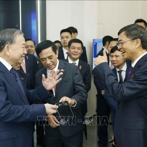 Tổng Bí thư, Chủ tịch nước Tô Lâm cùng Đoàn đại biểu cấp cao Việt Nam đã đến thăm Trung tâm Hợp tác đổi mới trí tuệ nhân tạo Trung Quốc – ASEAN. Ảnh: TTXVN