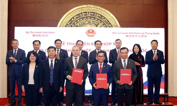 Vietjet và SPDB Financial Leasing ký kết thoả thuận tài trợ thuê mua 10 tàu bay Comac