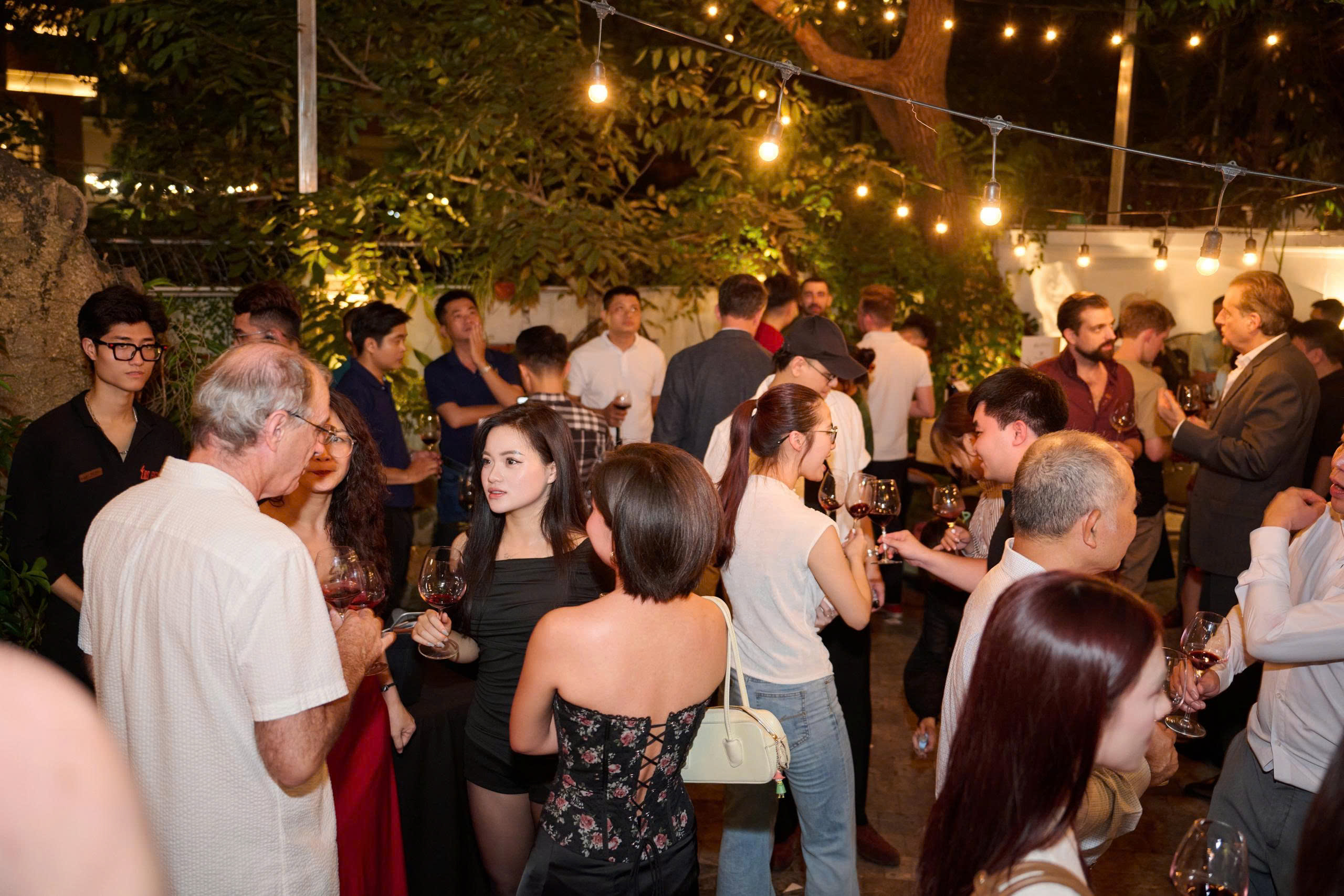 At the event, guests are welcomed to pair white wine with Argentina steak and add ice to their red glass to to cool down the summer heat.