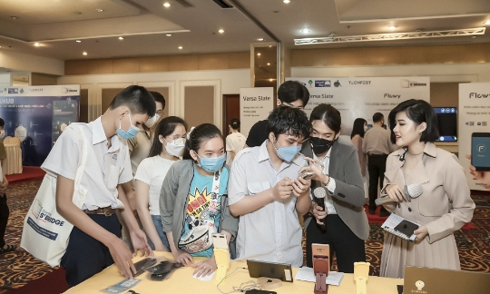 Người khuyết tật sử dụng công nghệ