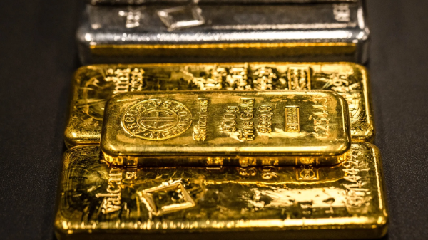 Vàng tăng giá sau khi Iran tuyên bố mở cửa eo biển Hormuz, SPDR Gold Trust gom gần 8 tấn vàng