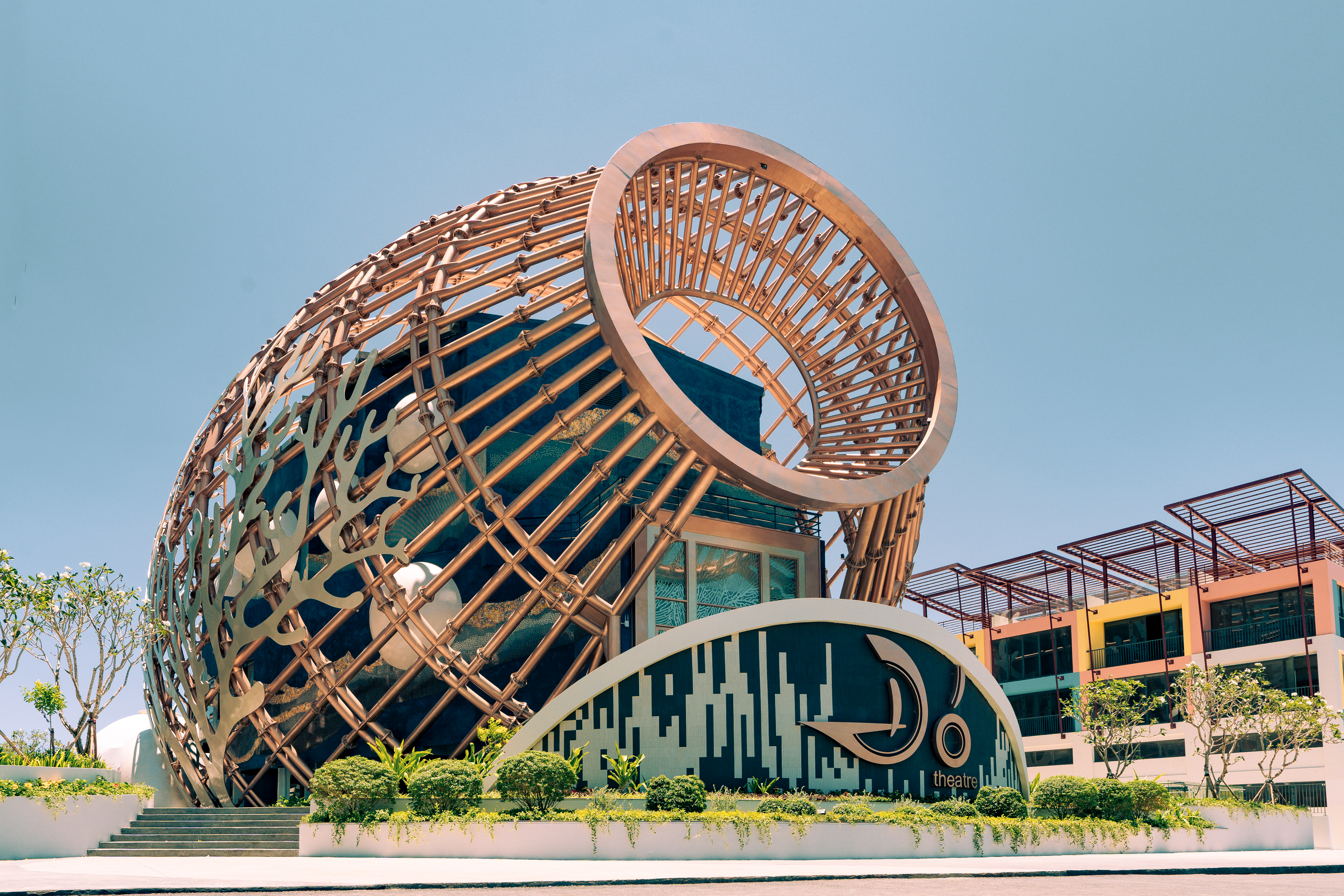 Nhà hát Đó - công trình điểm nhấn tại Vega City góp phần mang đến kỳ nghỉ đa sắc thái cho du khách. Ảnh: KDI.