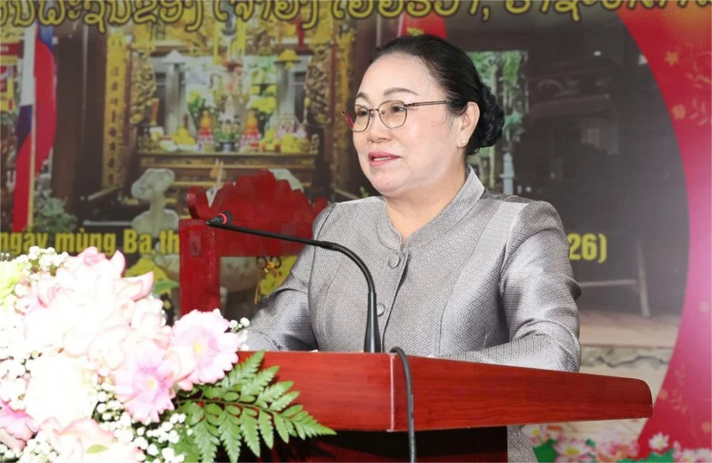 Bà Khamphao Ernthavanh, Đại sứ đặc mệnh toàn quyền nước Cộng hoà dân chủ nhân dân Lào tại Việt Nam phát biểu tại lễ khai mạc.