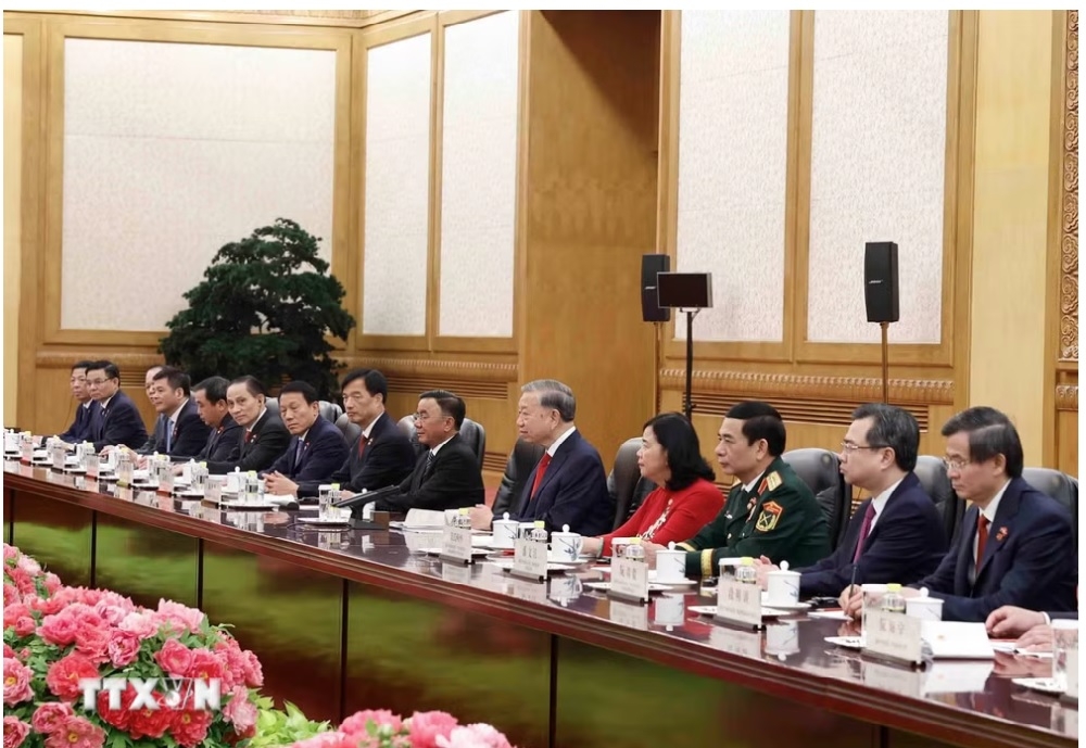 Tổng Bí thư, Chủ tịch nước Tô Lâm và thành viên Đoàn cấp cao Việt Nam tại cuộc hội đàm với Tổng Bí thư, Chủ tịch nước Trung Quốc Tập Cận Bình và Đoàn cấp cao Trung Quốc. Ảnh: TTXVN