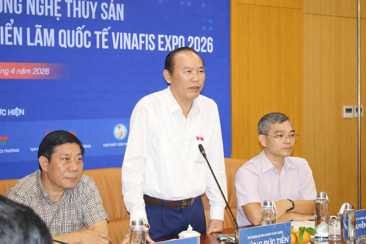 Thứ trưởng Phùng Đức Tiến: 