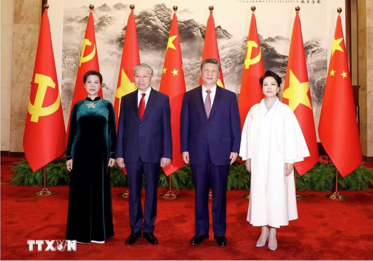 Tổng Bí thư, Chủ tịch nước Tô Lâm và Phu nhân cùng Tổng Bí thư, Chủ tịch nước Trung Quốc Tập Cận Bình và Phu nhân chụp ảnh chung. Ảnh: TTXVN