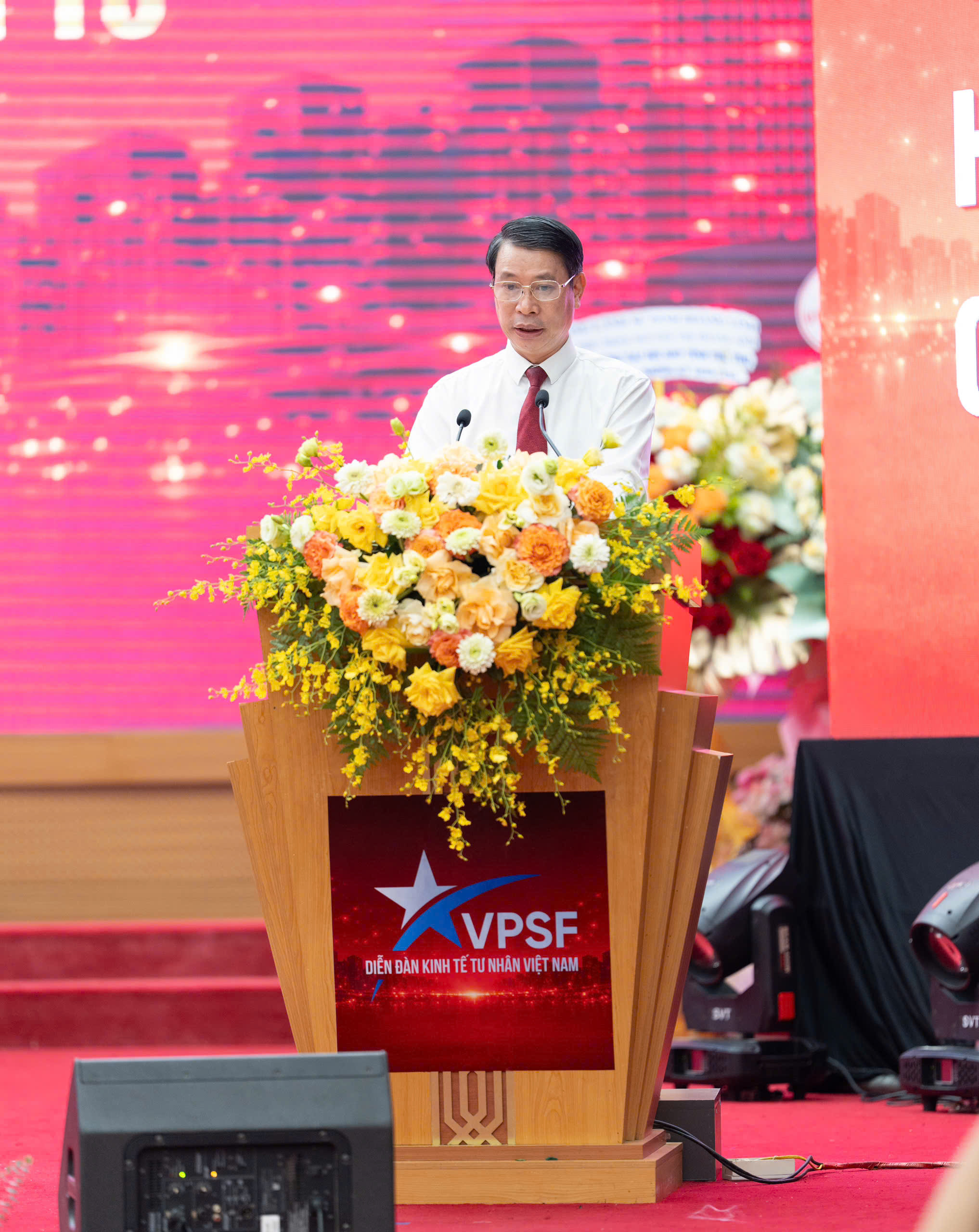 Ông Nguyễn Khắc Hiếu, Phó Chủ tịch UBND tỉnh Phú Thọ, chia sẻ tại toạ đàm.