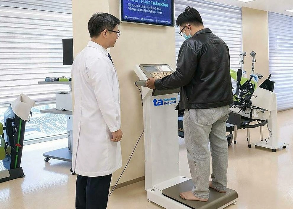 Xơ vữa động mạch là quá trình tích tụ chất béo, cholesterol và các chất khác tại thành mạch, hình thành mảng xơ vữa. 