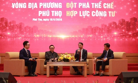 Phiên đối thoại giữa đại diện Hội Doanh nhân trẻ Việt Nam, lãnh đạo tỉnh Phú Thọ với các doanh nghiệp.