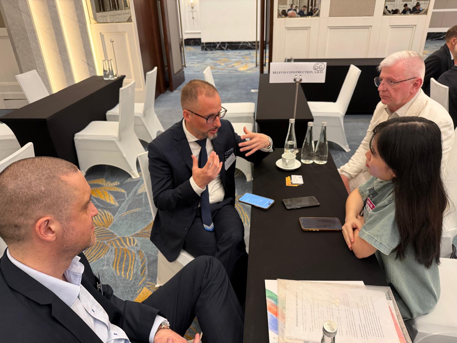 Representatives of Belevis Construction S.R.O. (Slovakia) shares about the new partnership with&nbsp;Dai Dung Corporation (Vietnam). (Photo: VCCI)&nbsp;