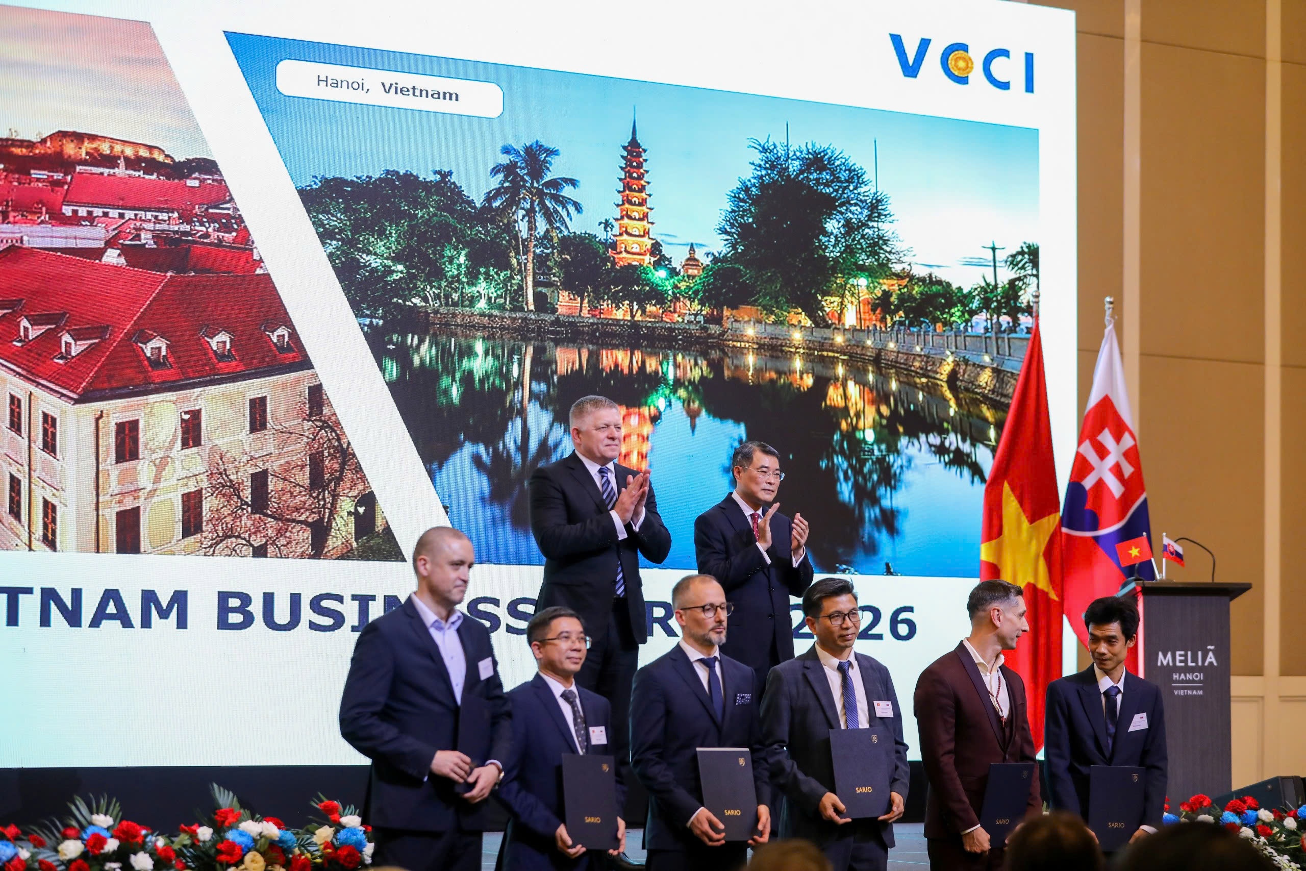 Trong khuôn khổ Diễn đàn Doanh nghiệp Việt Nam - Slovakia, Công ty Belevis Construction S.R.O đã ký kết Biên bản ghi nhớ (MoU) với Tập đoàn Đại Dũng phát triển hệ sinh thái công nghiệp quy mô lớn tại Slovakia dưới sự chứng kiến của Thủ tướng Chính phủ Việt Nam Lê Minh Hưng và Thủ tướng Slovakia Robert Fico. (Ảnh: Việt Dũng).