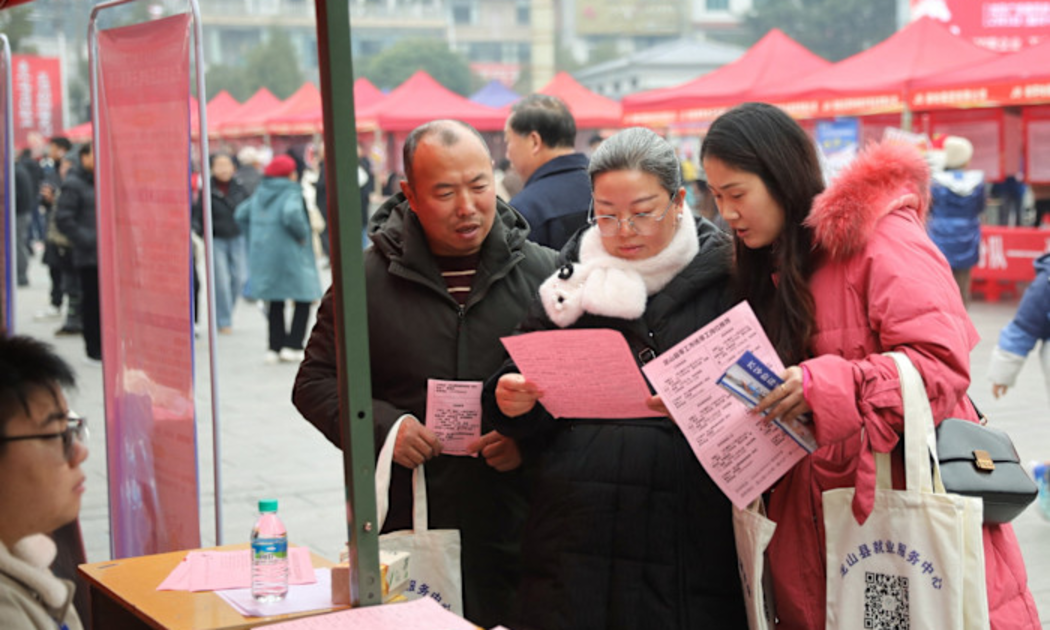 Thiếu việc làm, nhiều lao động Trung Quốc phải bỏ phố về quê