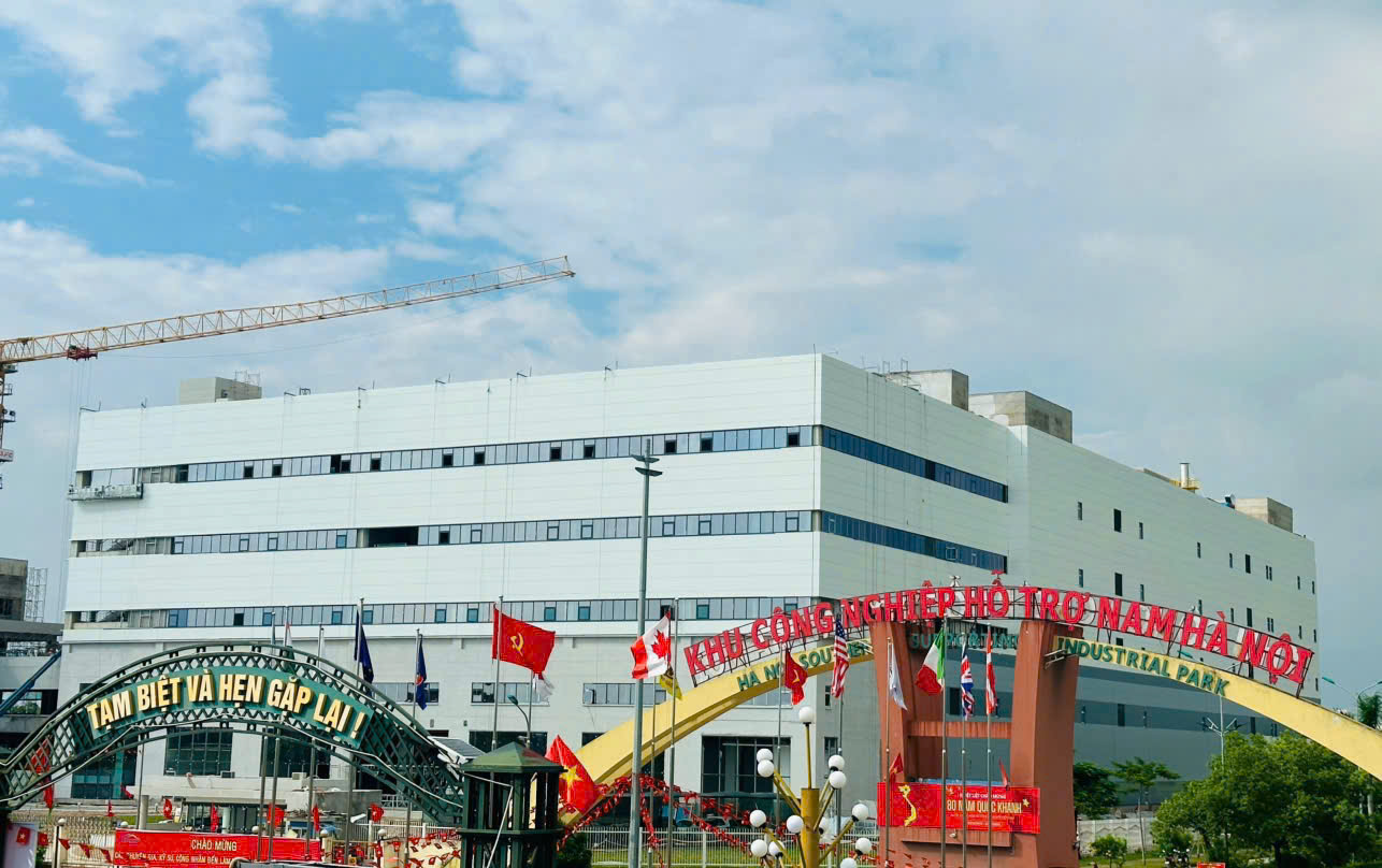 Từ một dự án cụ thể, HANSSIP đang dần định hình vai trò là cực tăng trưởng mới của CNHT Hà Nội. Khu công nghiệp được quy hoạch theo định hướng chuyên sâu, với hạ tầng đồng bộ và mô hình phát triển tích hợp sản xuất, nghiên cứu, đào tạo, chuyển giao công nghệ.