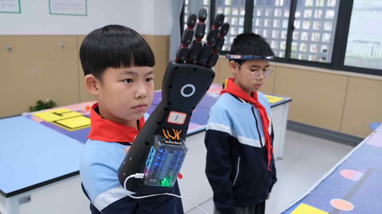 Trung Quốc vừa công bố một chiến lược quốc gia quy mô lớn nhằm tích hợp trí tuệ nhân tạo (AI) vào toàn bộ hệ thống giáo dục trước năm 2030.