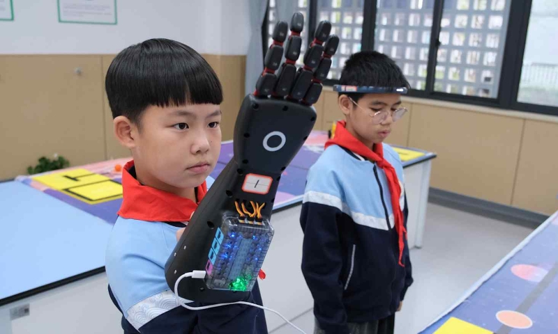 Trung Quốc vừa công bố một chiến lược quốc gia quy mô lớn nhằm tích hợp trí tuệ nhân tạo (AI) vào toàn bộ hệ thống giáo dục trước năm 2030.