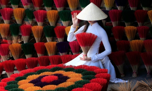 Làng nghề truyền thống “tỏa sáng” nhờ du lịch trải nghiệm