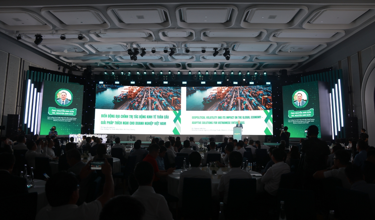 Ông Nguyễn Anh Sơn, Cục trưởng Cục Xuất nhập khẩu (Bộ Công Thương) trao đổi về những thuận lợi, thách thức của doanh nghiệp trong năm 2026.