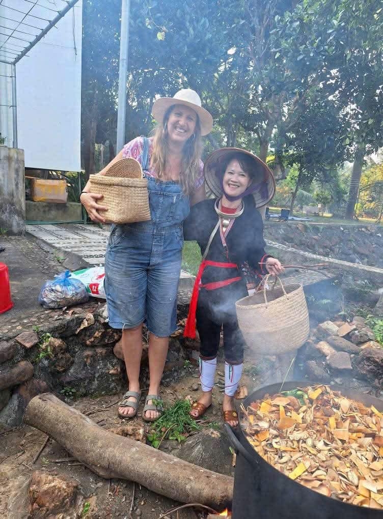 Điểm du lịch cộng đồng bản Miền có trên 98% là người Dao, sinh sống chủ yếu bằng nghề trồng dược liệu, làm thuốc truyền thống.