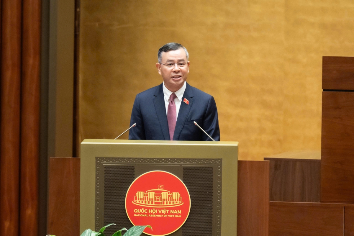 Bộ trưởng Bộ Tài chính Ngô Văn Tuấn giải trình ý kiến của các ĐBQH nêu. Ảnh: Quốc hội.