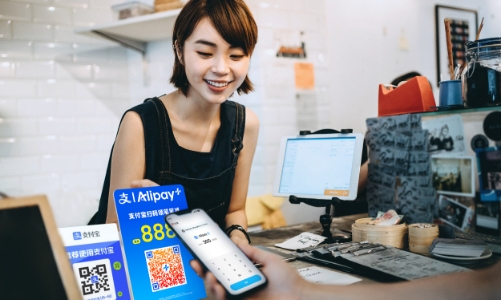 Vietcombank và Alipay: Thanh toán QR xuyên biên giới tiện lợi