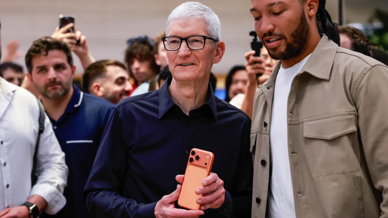 Tim Cook sắp rời ghế CEO, chuyển sang vai trò Chủ tịch Apple