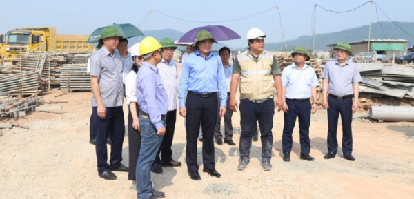 Chủ tịch UBND tỉnh Thanh Hoá Nguyễn Hoài Anh kiểm tra tiến độ và chỉ đạo tháo gỡ khó khăn, vướng mắc các dự án trọng điểm tại Khu Kinh tế Nghi Sơn