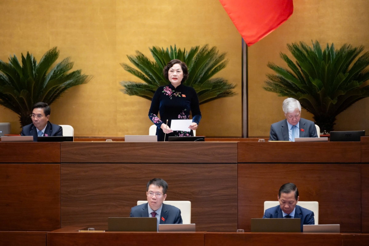 Ủy viên Trung ương Đảng, Phó Chủ tịch Quốc hội Nguyễn Thị Hồng điều hành Phiên họp. Ảnh: Quốc hội