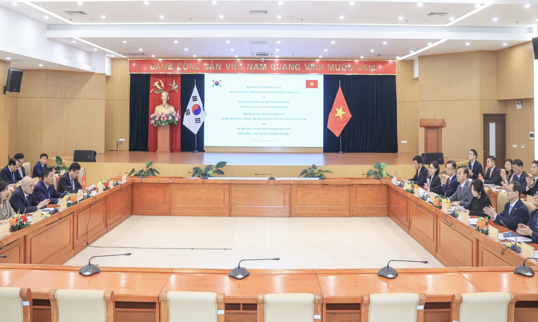 Hội đàm song phương giữa Bộ trưởng Bộ Xây dựng Việt Nam và Bộ trưởng Bộ Đất đai, cơ sở hạ tầng và giao thông Hàn Quốc 