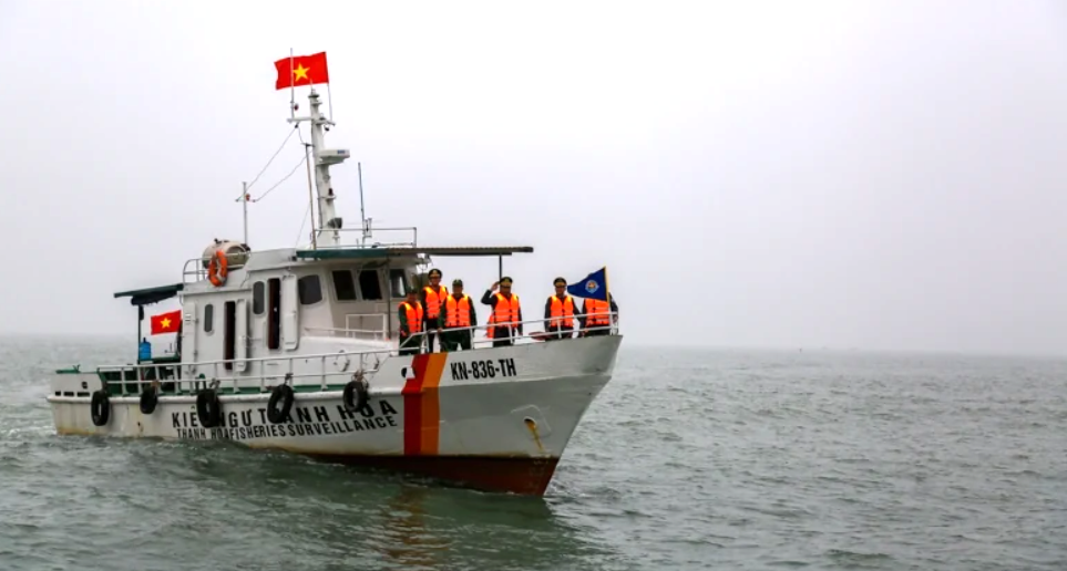 Lực lượng chức năng tỉnh Thanh Hoá tuần tra kiểm soát trên biển