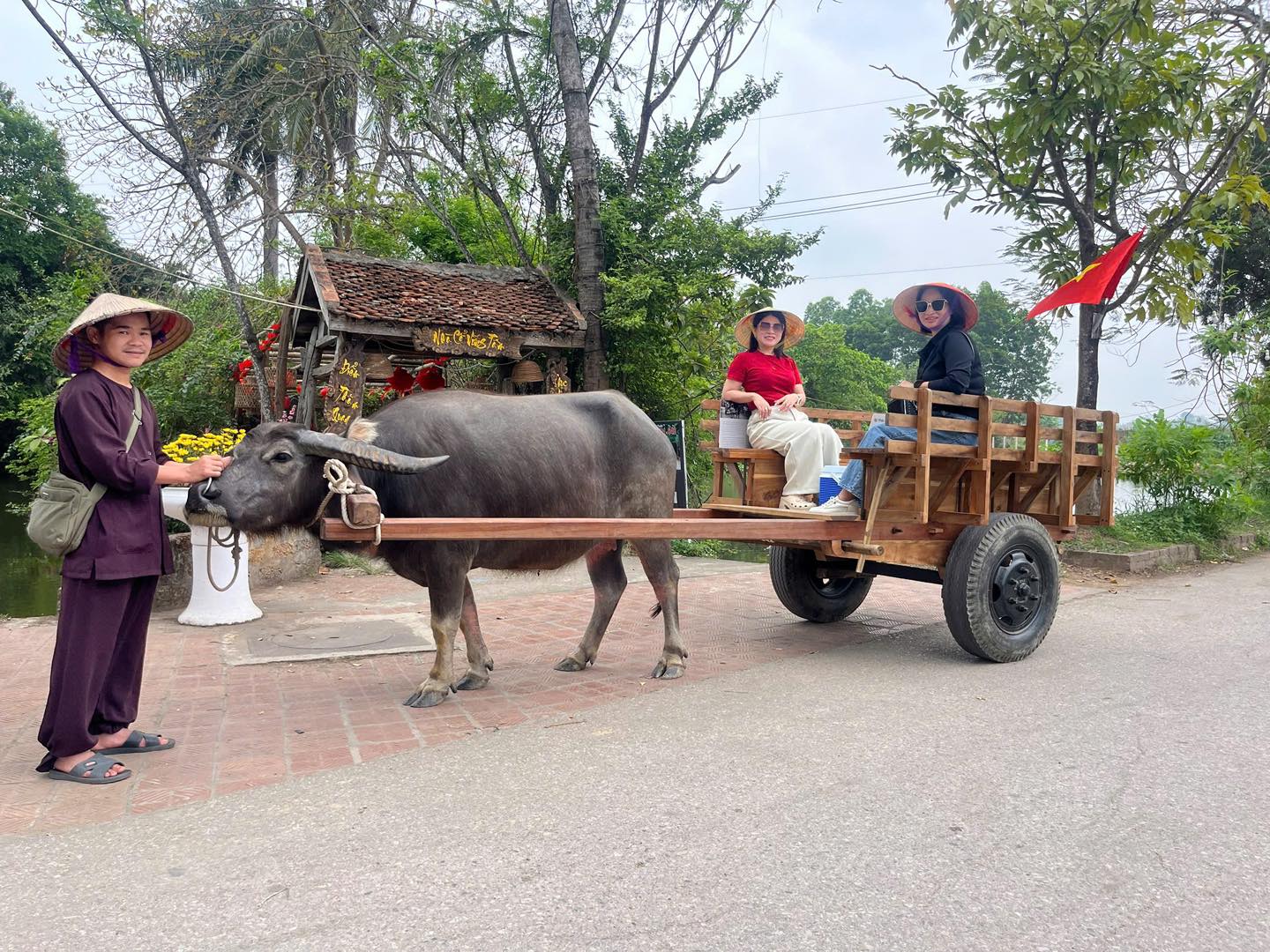 Du lịch Đường Lâm dựa trên những chất liệu đặc thù, nhất là về di sản và các câu chuyện văn hóa. 