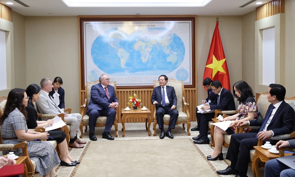 Phó Tổng Giám đốc IAEA Mikhail&nbsp;Chudakov cam kết hỗ trợ Việt Nam&nbsp;triển khai chương trình điện hạt nhân một cách an toàn, hiệu quả. Ảnh: VGP.