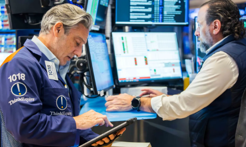 Chứng khoán Mỹ giảm điểm, giá dầu lại lên gần 100 USD/thùng vì mối lo chiến tranh