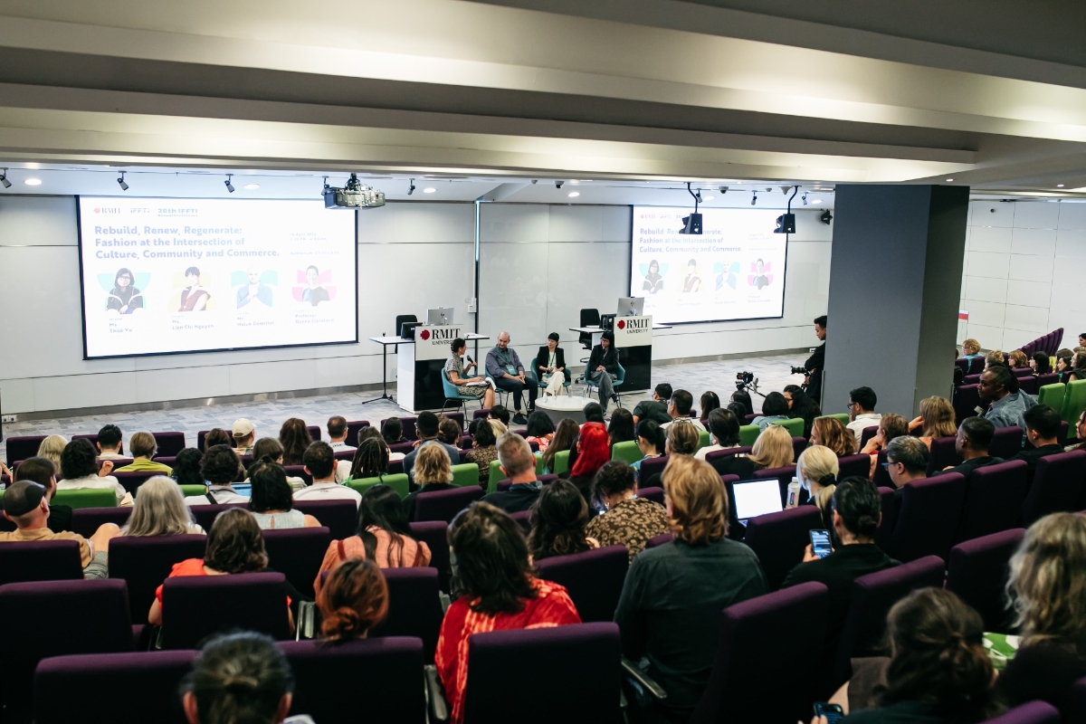 Các chuyên gia hàng đầu trong ngành tại hội nghị và phiên thảo luận cùng bàn về định hình tương lai của ngành thời trang