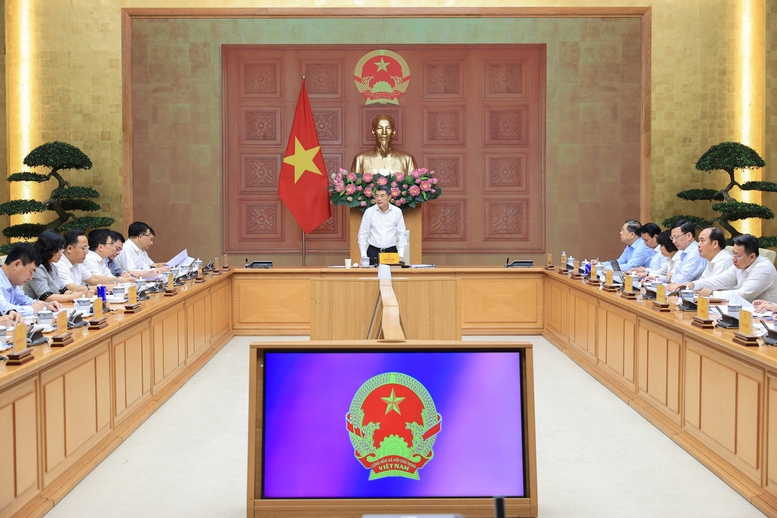 Thủ tướng Chính phủ Lê Minh Hưng: Bộ, ngành công thương phải gánh vác nhiệm vụ trọng tâm, tiên phong xử lý các tồn tại và thúc đẩy các hoạt động sản xuất kinh doanh để đạt mục tiêu đề ra - Ảnh: VGP