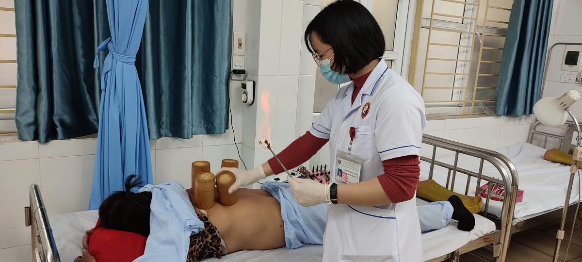 Bệnh viện Y học cổ truyền Hà Đông và Trạm Y tế phường Hà Đông đã tổ chức lễ ký kết hợp tác hỗ trợ chuyên môn.