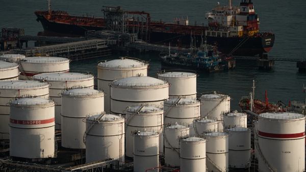 Các nhà giao dịch cảnh báo về cú sốc nhu cầu do giá dầu tăng cao