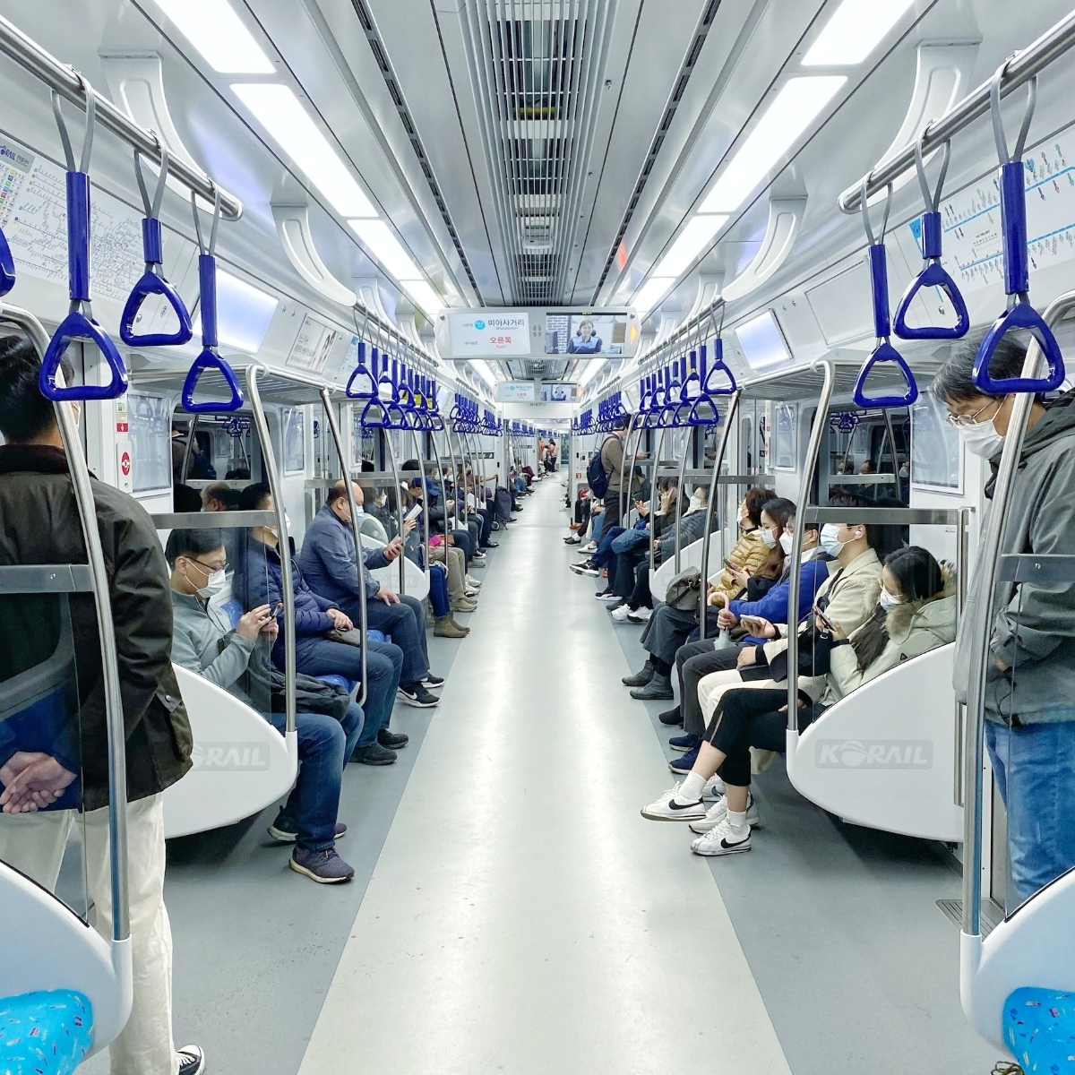 Người dân Hàn Quốc sử dụng Metro như phương tiện di chuyển hằng ngày. Ảnh: Sưu tầm.