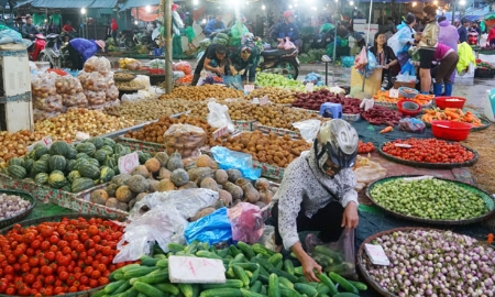 Chợ là không gian văn hóa đặc sắc, phản ánh tập quán sinh hoạt và bản sắc của từng vùng miền. Ảnh minh họa.