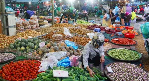 Chợ là không gian văn hóa đặc sắc, phản ánh tập quán sinh hoạt và bản sắc của từng vùng miền. Ảnh minh họa.