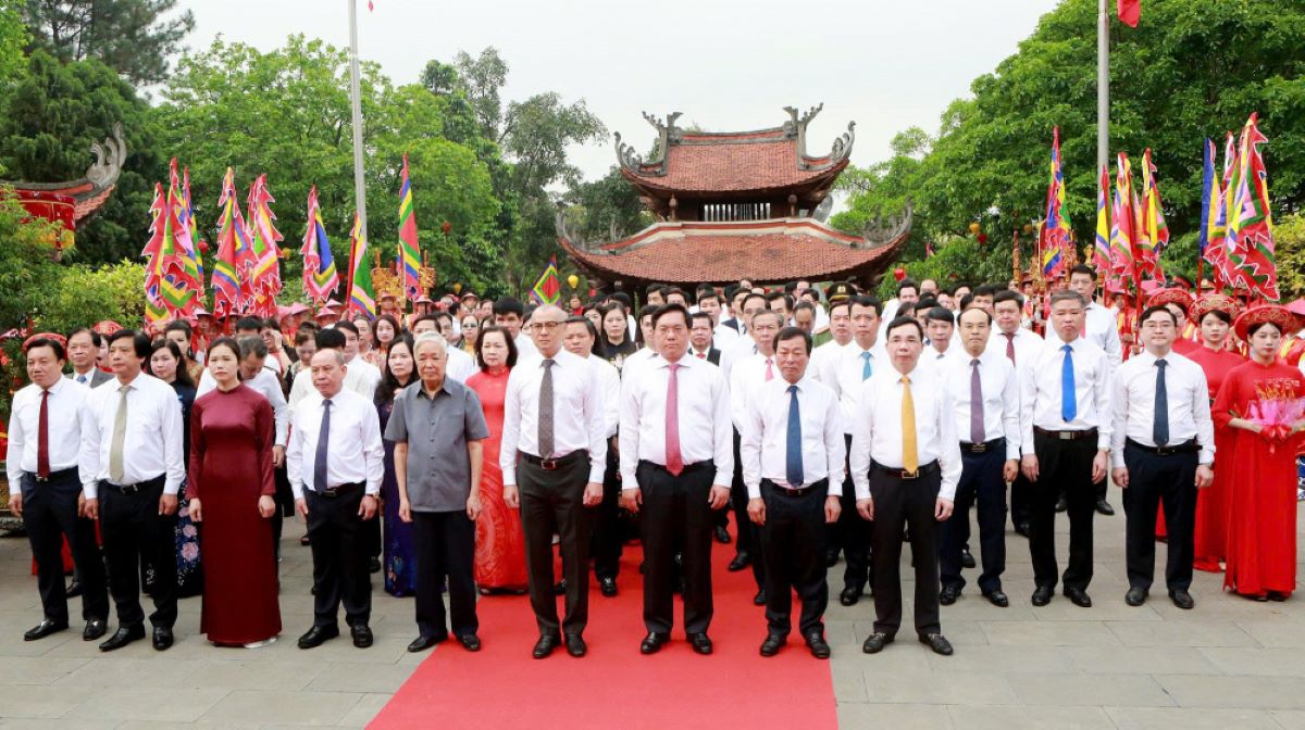 Tưởng niệm Quốc Tổ Lạc Long Quân.
