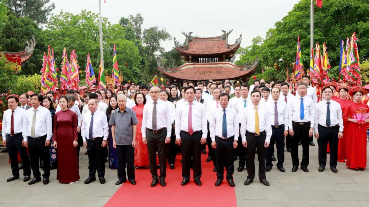 Tưởng niệm Quốc Tổ Lạc Long Quân.