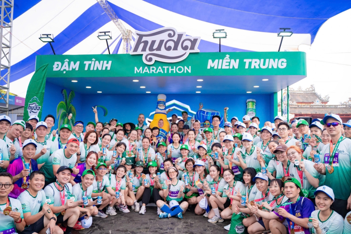 Đội ngũ lãnh đạo và nhân sự Carlsberg Việt Nam cùng hội tụ tại VnExpress Marathon Huế 2026, lan tỏa tinh thần gắn kết, năng lượng và sự đồng lòng vượt ra ngoài khuôn khổ một cuộc đua. Ảnh:&nbsp;Carlsberg Việt Nam.