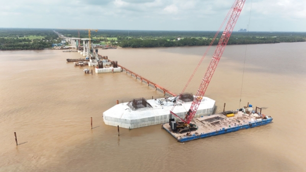 Cần Thơ: Tháo gỡ “điểm nghẽn” vật liệu và mặt bằng, tăng tốc thi công cầu Đại Ngãi