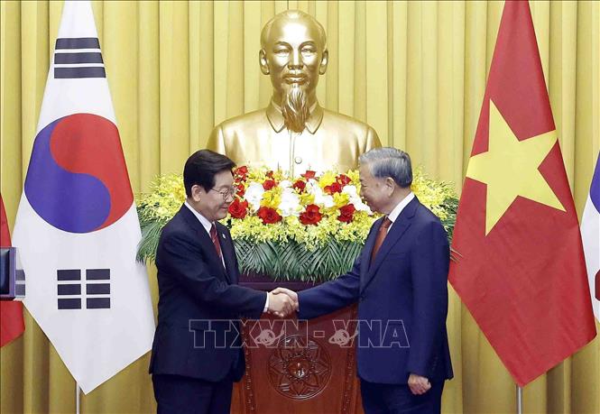 Tổng Bí thư, Chủ tịch nước Tô Lâm và Tổng thống Hàn Quốc Lee Jae Myung tại buổi họp báo chung. Ảnh: TTXVN