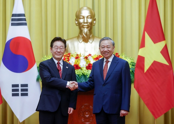 Tổng Bí thư, Chủ tịch nước Tô Lâm và Tổng thống Hàn Quốc Lee Jae Myung chụp ảnh chung. Ảnh: Việt Dũng.