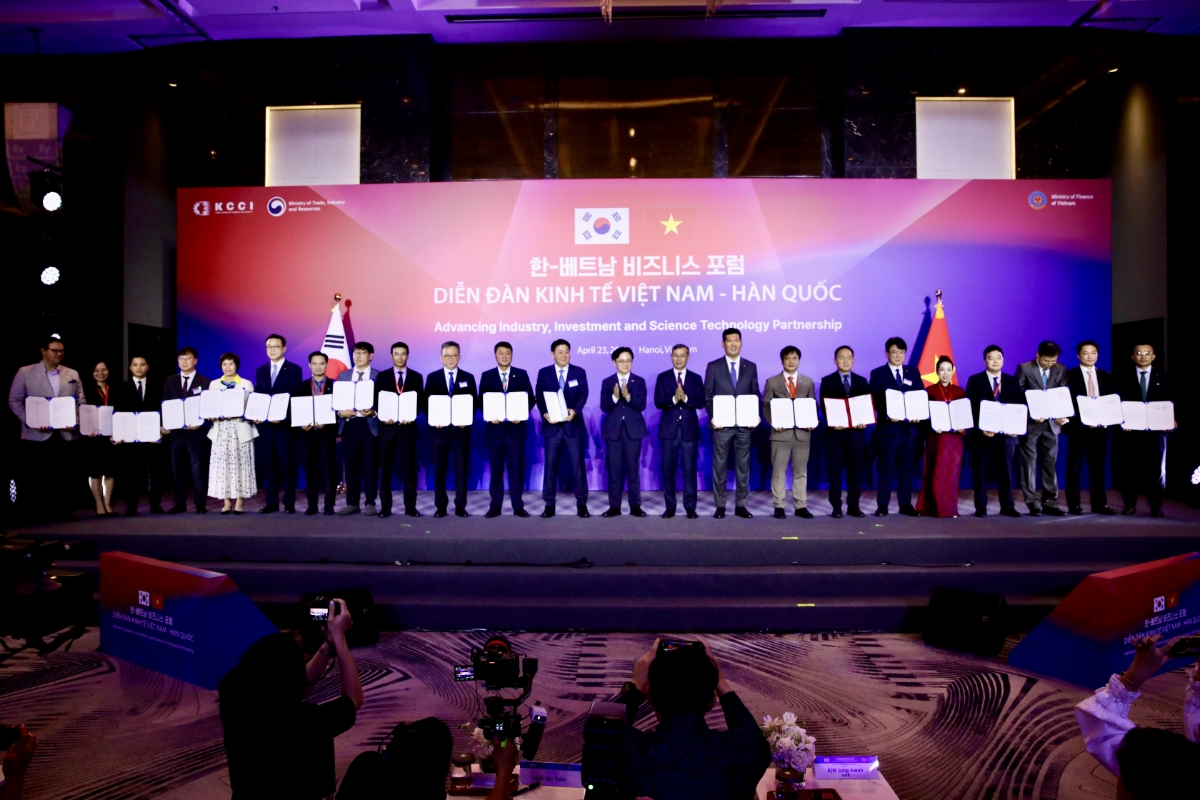 Các doanh nghiệp Việt Nam - Hàn Quốc tại lễ trao MOU hợp tác trong khuôn khổ Diễn đàn Kinh tế Việt Nam - Hàn Quốc