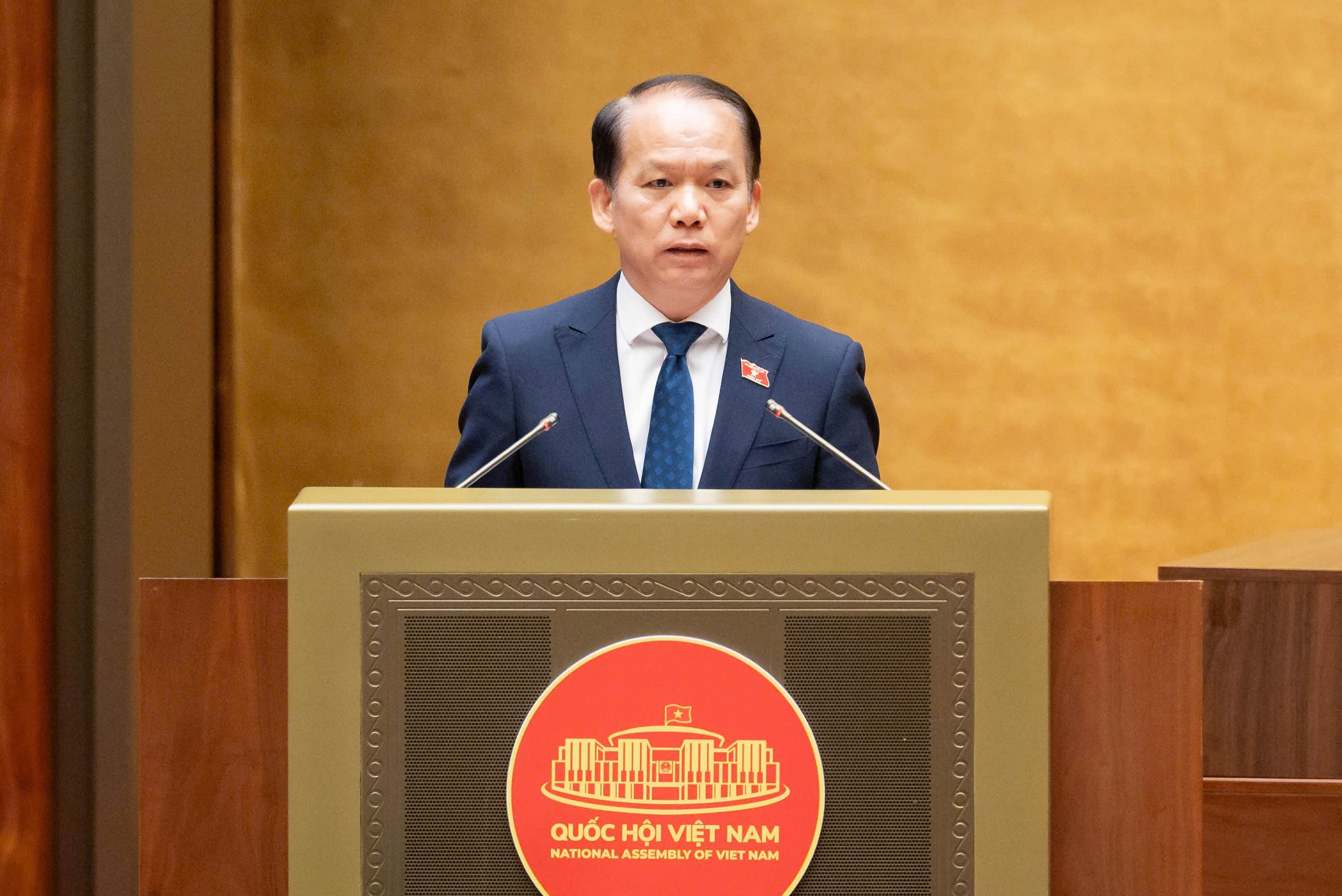 Bộ trưởng Bộ Tư pháp Hoàng Thanh Tùng trình bày Báo cáo về việc tiếp thu, giải trình và chỉnh lý dự thảo Luật Thủ đô (sửa đổi). Ảnh: Quốc hội.