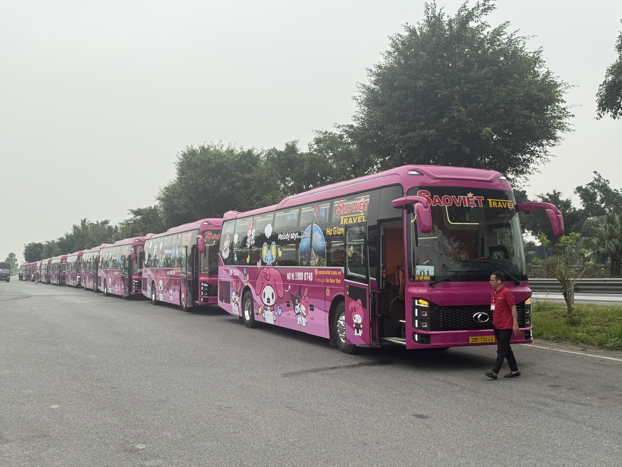 Nhiều doanh nghiệp chọn phương án giữ giá vé để giữ thị phần. Ảnh: Phi Hùng.